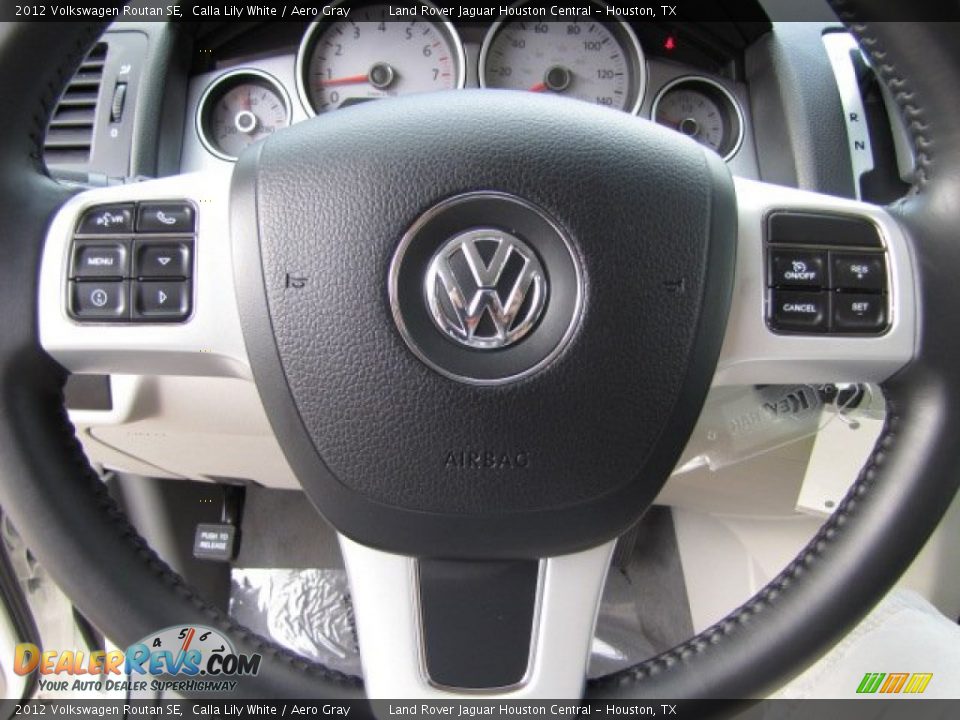 2012 Volkswagen Routan SE Calla Lily White / Aero Gray Photo #15