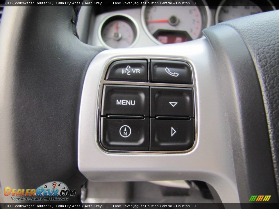 2012 Volkswagen Routan SE Calla Lily White / Aero Gray Photo #16