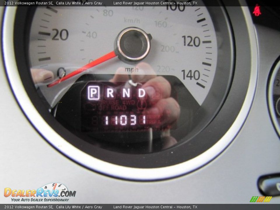 2012 Volkswagen Routan SE Calla Lily White / Aero Gray Photo #19