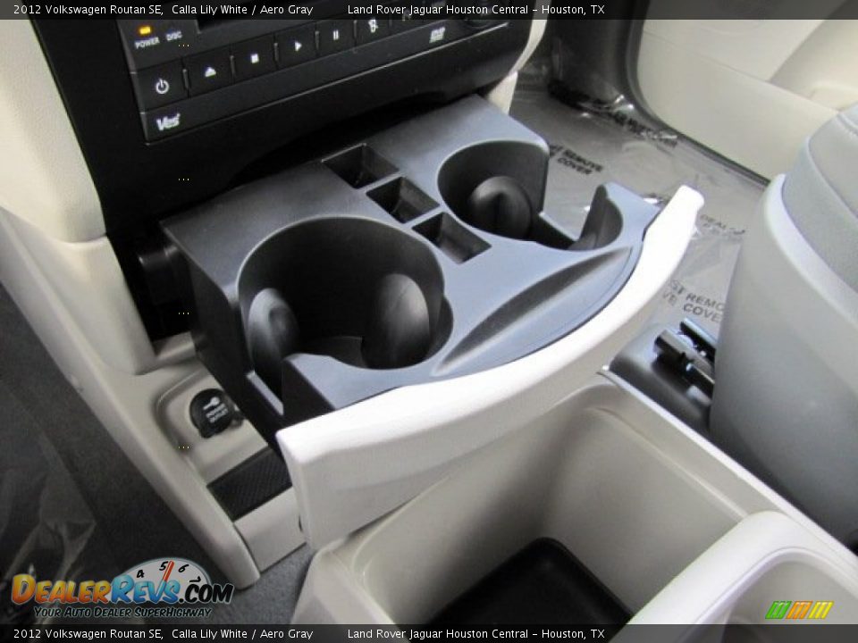 2012 Volkswagen Routan SE Calla Lily White / Aero Gray Photo #24