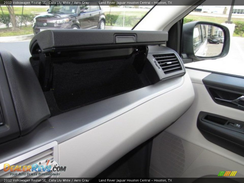 2012 Volkswagen Routan SE Calla Lily White / Aero Gray Photo #26