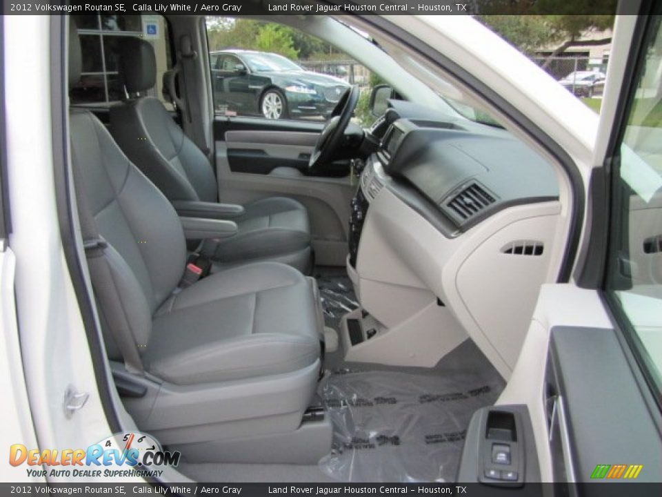 2012 Volkswagen Routan SE Calla Lily White / Aero Gray Photo #28