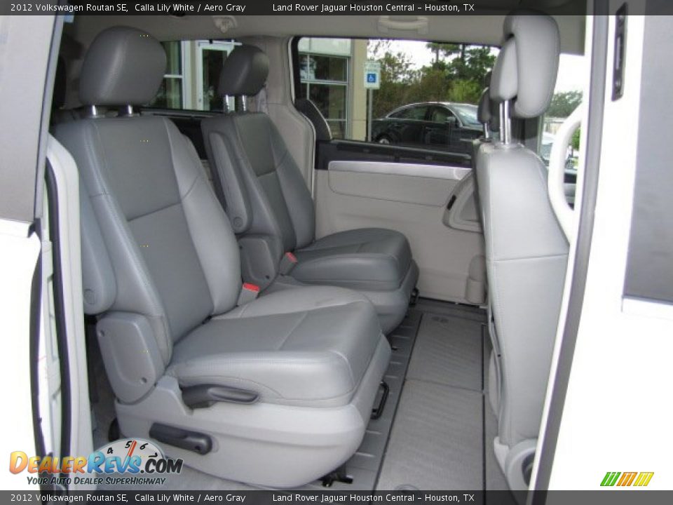 2012 Volkswagen Routan SE Calla Lily White / Aero Gray Photo #29