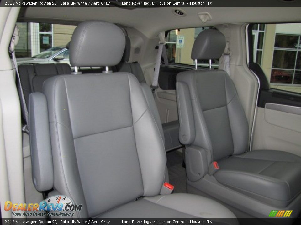 2012 Volkswagen Routan SE Calla Lily White / Aero Gray Photo #31