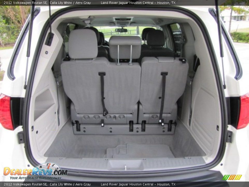 2012 Volkswagen Routan SE Calla Lily White / Aero Gray Photo #34