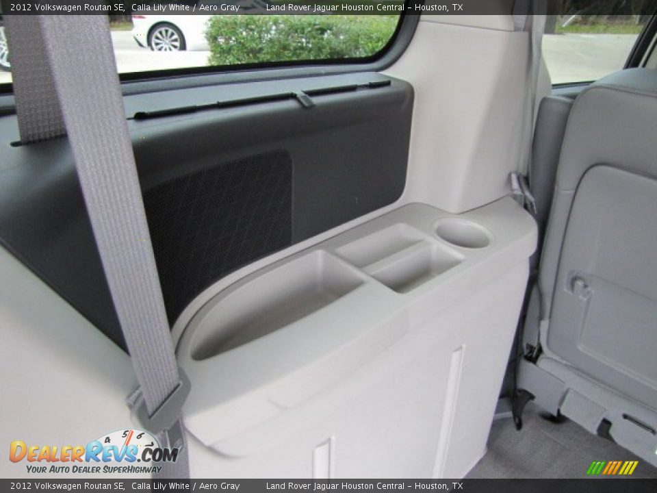 2012 Volkswagen Routan SE Calla Lily White / Aero Gray Photo #36