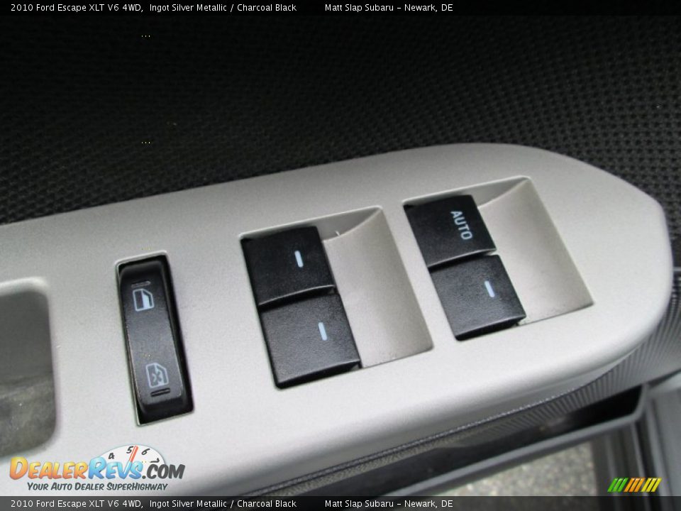 2010 Ford Escape XLT V6 4WD Ingot Silver Metallic / Charcoal Black Photo #13