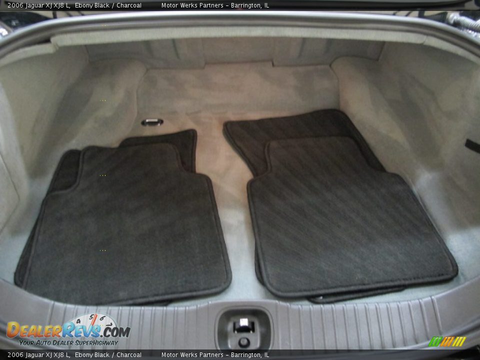 2006 Jaguar XJ XJ8 L Ebony Black / Charcoal Photo #10