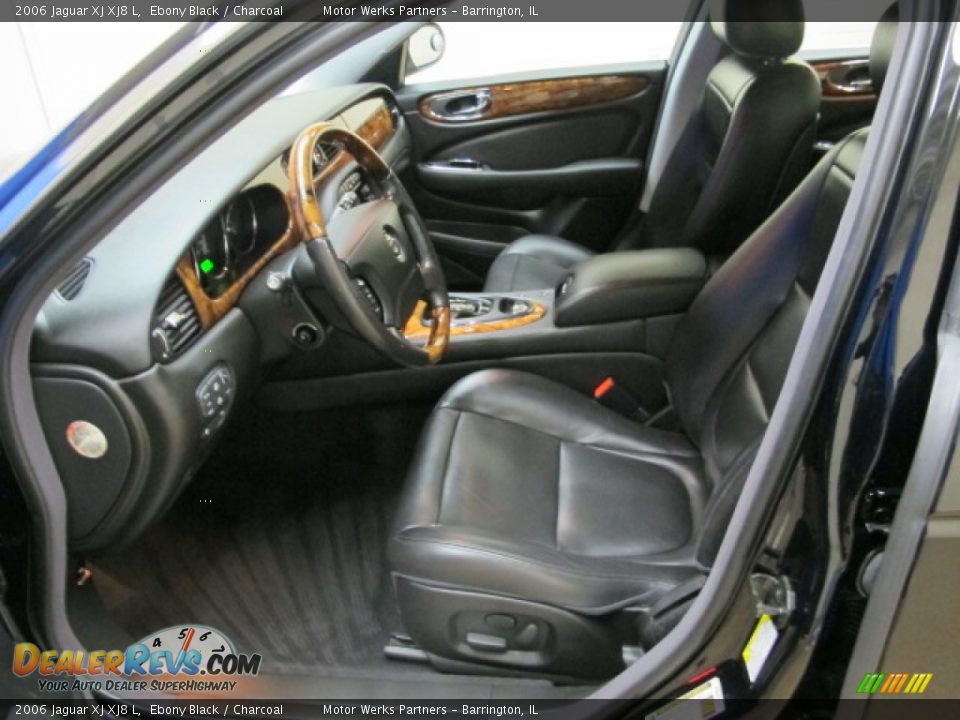 2006 Jaguar XJ XJ8 L Ebony Black / Charcoal Photo #16