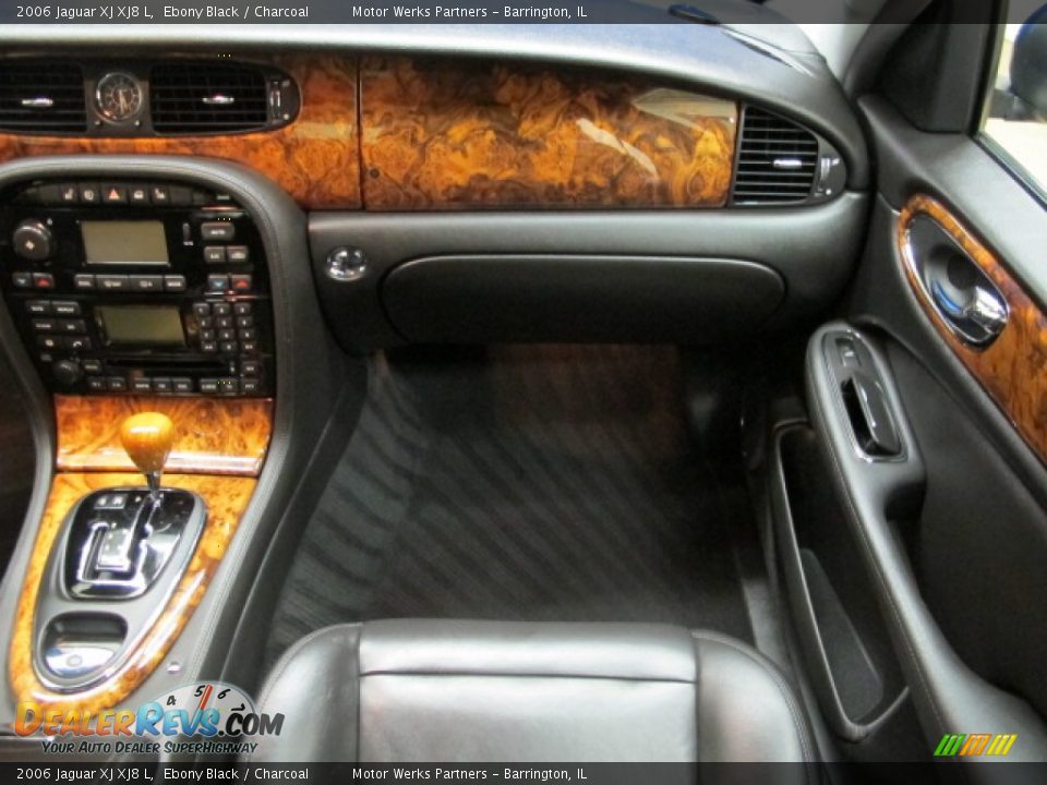 2006 Jaguar XJ XJ8 L Ebony Black / Charcoal Photo #26