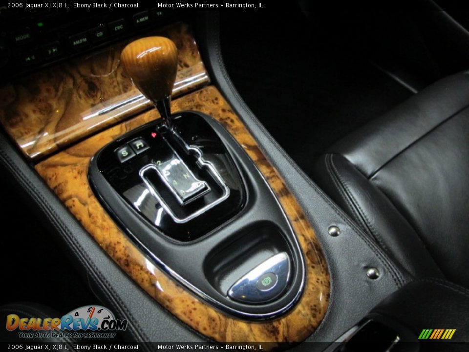 2006 Jaguar XJ XJ8 L Ebony Black / Charcoal Photo #31