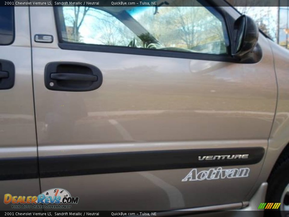 2001 Chevrolet Venture LS Sandrift Metallic / Neutral Photo #2