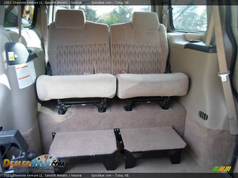 2001 Chevrolet Venture LS Sandrift Metallic / Neutral Photo #8