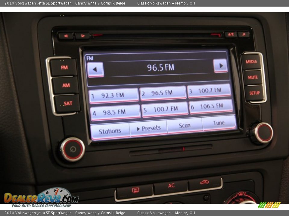 2010 Volkswagen Jetta SE SportWagen Candy White / Cornsilk Beige Photo #10