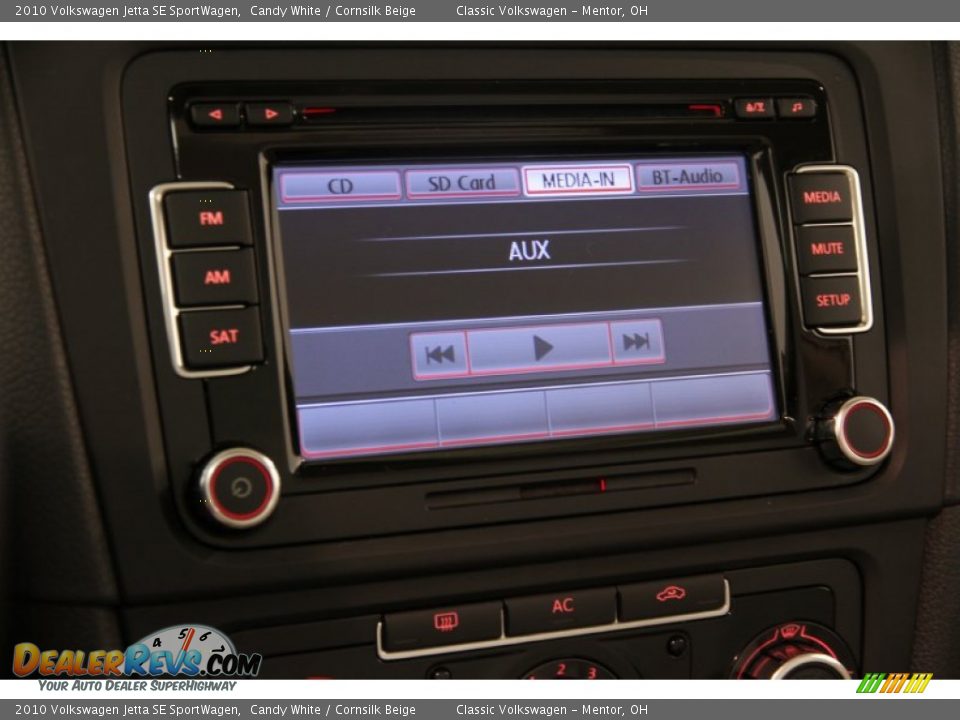 2010 Volkswagen Jetta SE SportWagen Candy White / Cornsilk Beige Photo #13