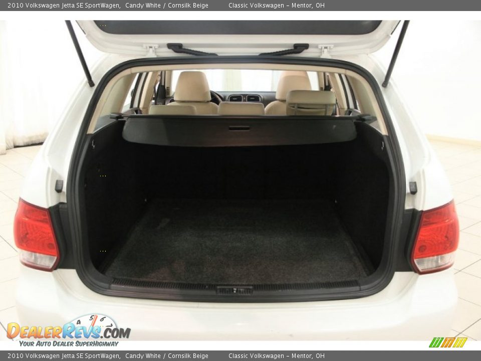 2010 Volkswagen Jetta SE SportWagen Candy White / Cornsilk Beige Photo #24