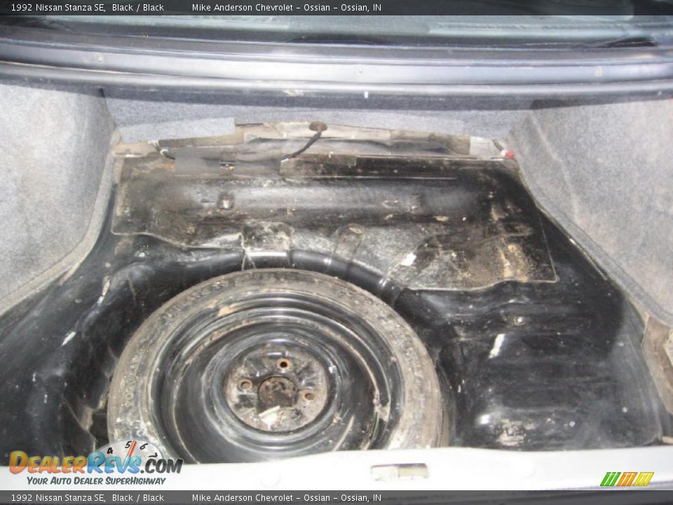 1992 Nissan Stanza SE Black / Black Photo #26