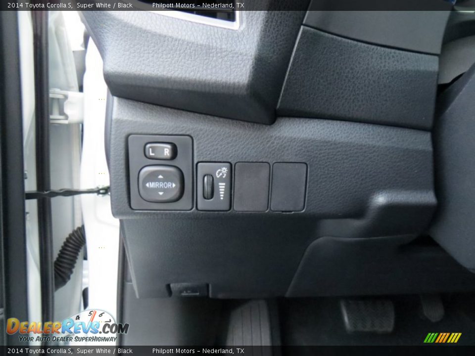 2014 Toyota Corolla S Super White / Black Photo #33