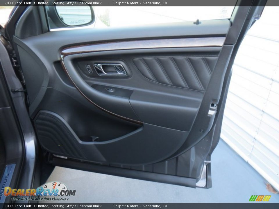 Door Panel of 2014 Ford Taurus Limited Photo #17
