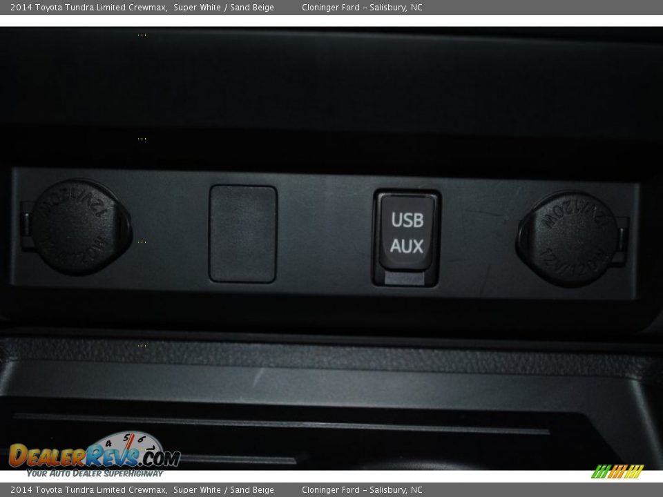 2014 Toyota Tundra Limited Crewmax Super White / Sand Beige Photo #28