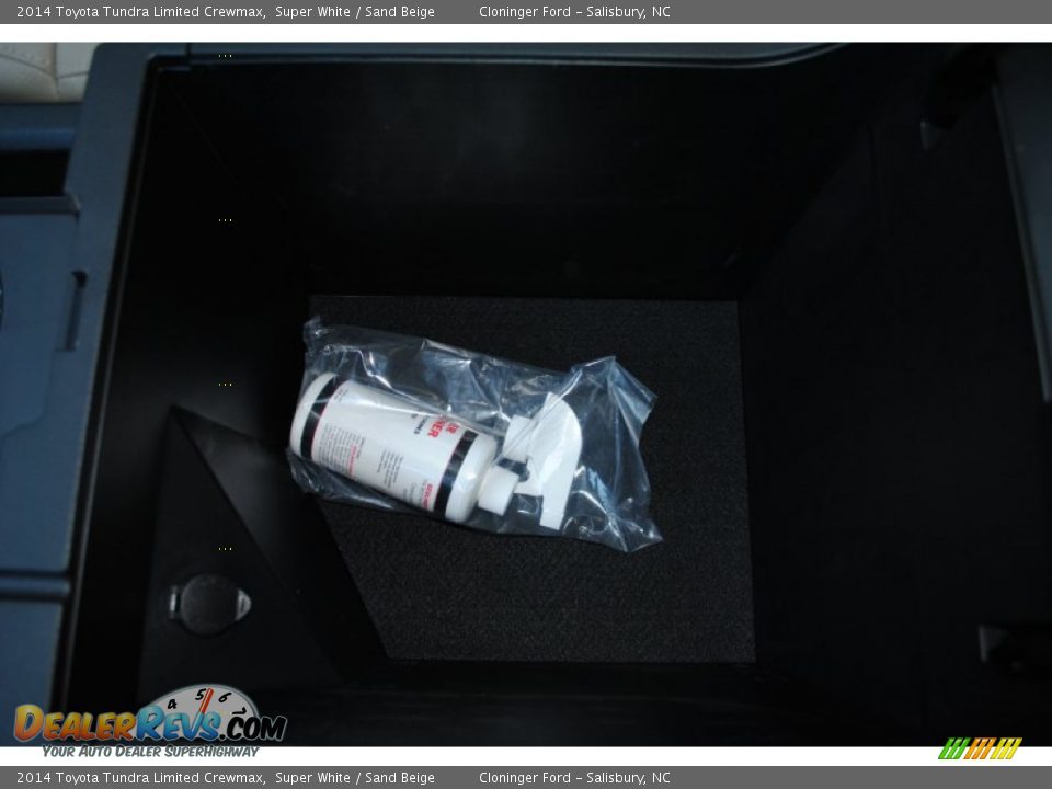 2014 Toyota Tundra Limited Crewmax Super White / Sand Beige Photo #30