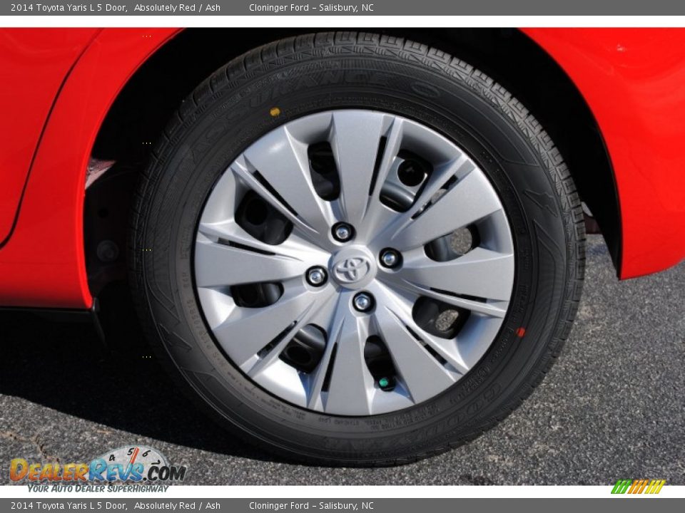 2014 Toyota Yaris L 5 Door Wheel Photo #6