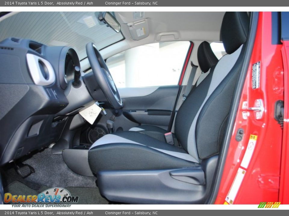 Front Seat of 2014 Toyota Yaris L 5 Door Photo #8