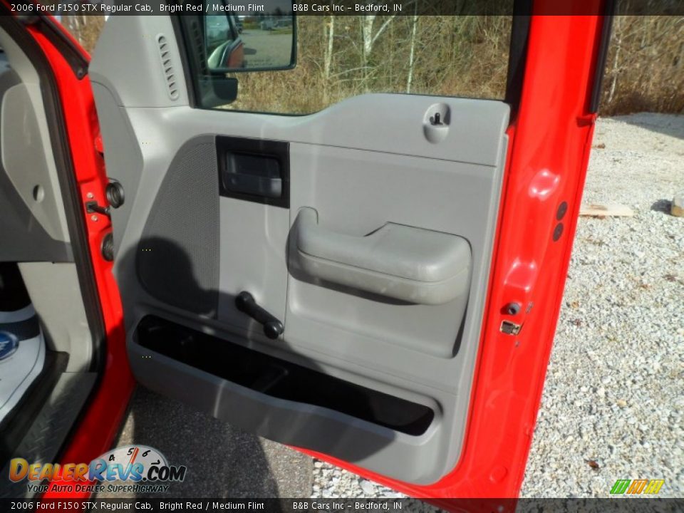 2006 Ford F150 STX Regular Cab Bright Red / Medium Flint Photo #13