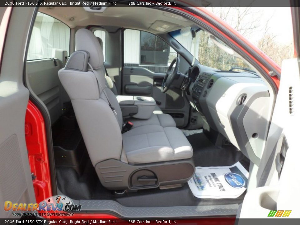 2006 Ford F150 STX Regular Cab Bright Red / Medium Flint Photo #15