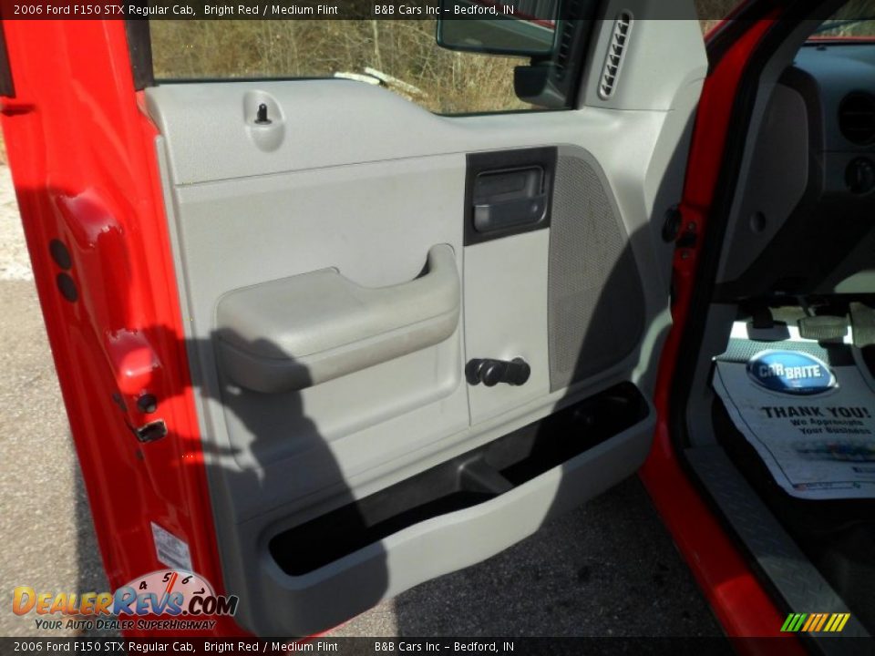 2006 Ford F150 STX Regular Cab Bright Red / Medium Flint Photo #17