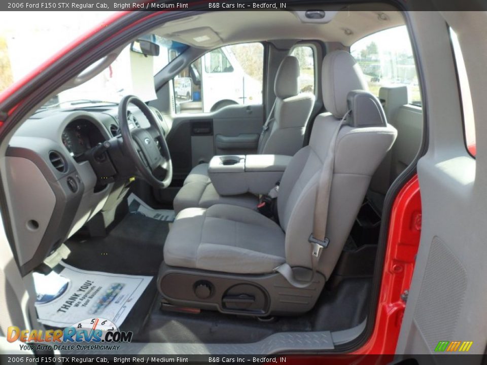 2006 Ford F150 STX Regular Cab Bright Red / Medium Flint Photo #19