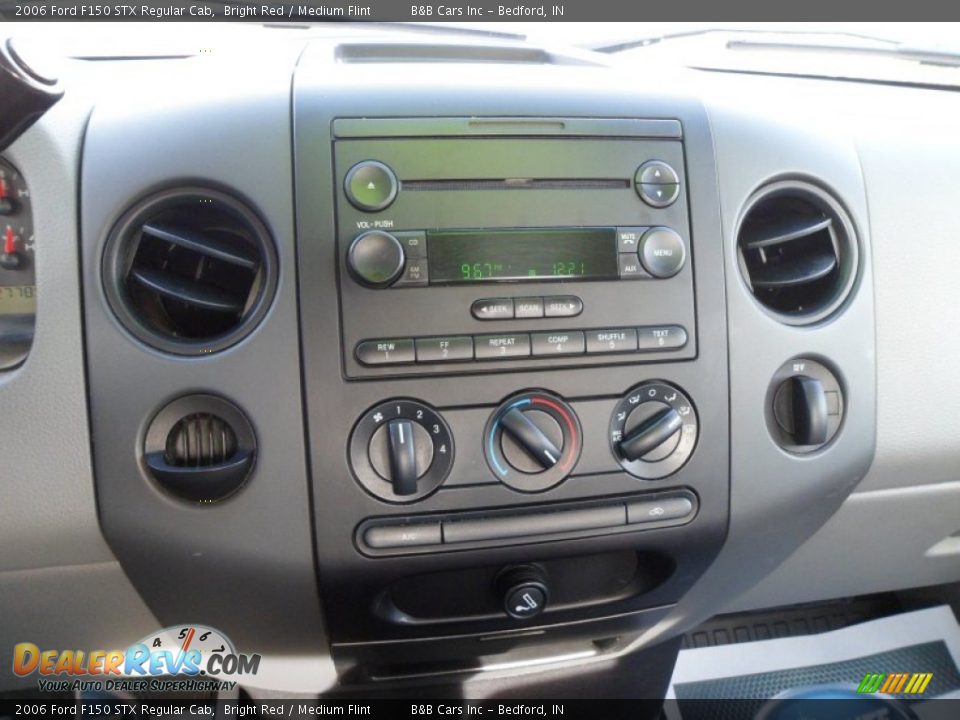 Controls of 2006 Ford F150 STX Regular Cab Photo #20