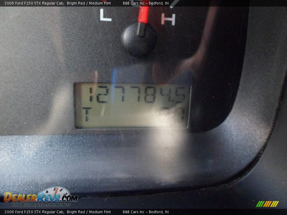 2006 Ford F150 STX Regular Cab Bright Red / Medium Flint Photo #25