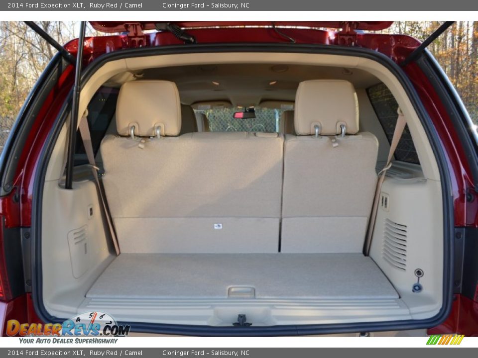 2014 Ford Expedition XLT Ruby Red / Camel Photo #9