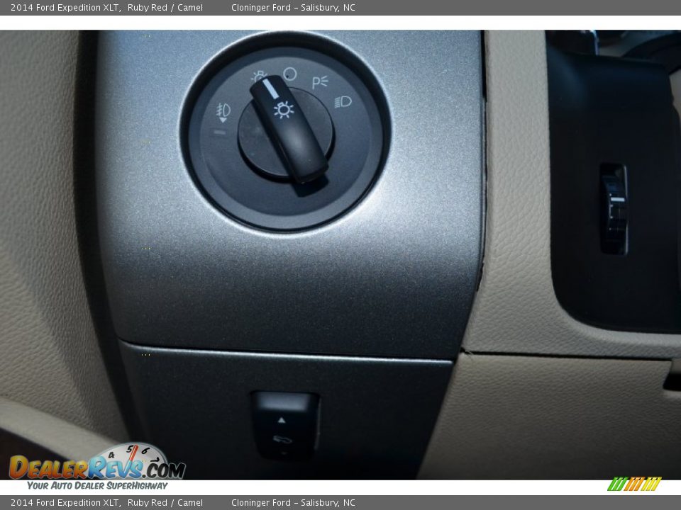 2014 Ford Expedition XLT Ruby Red / Camel Photo #33
