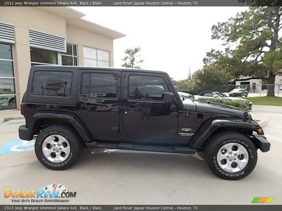 2013 Jeep Wrangler Unlimited Sahara 4x4 Black / Black Photo #5