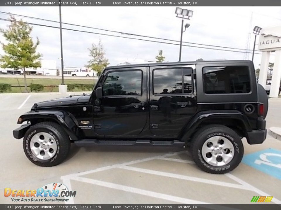 2013 Jeep Wrangler Unlimited Sahara 4x4 Black / Black Photo #9