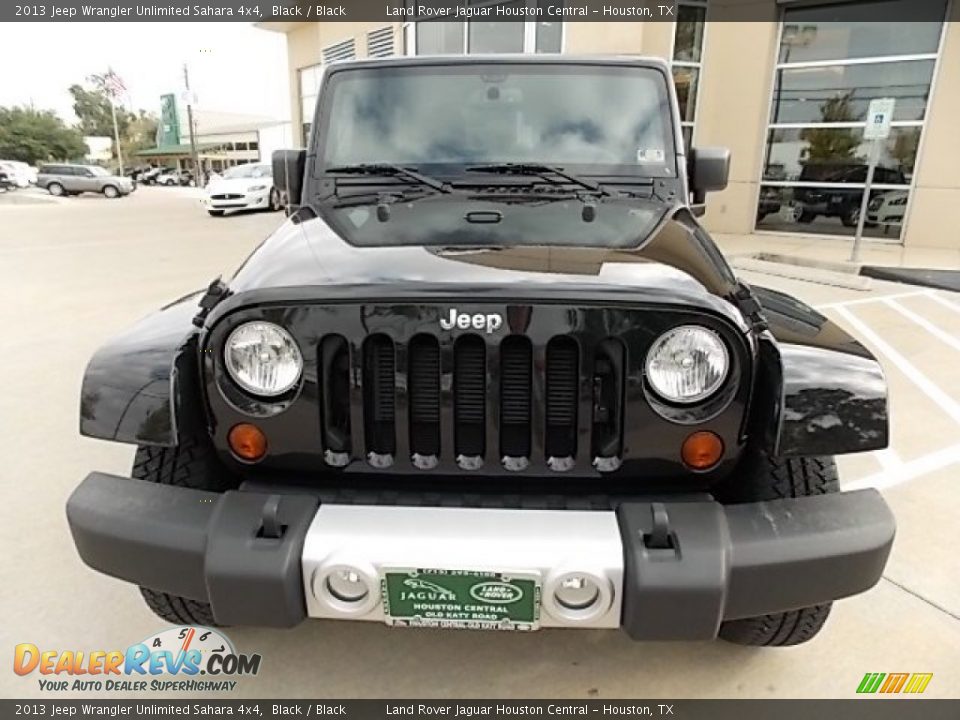 2013 Jeep Wrangler Unlimited Sahara 4x4 Black / Black Photo #11
