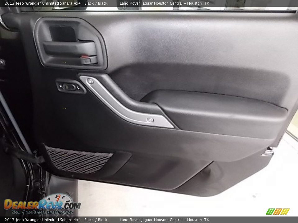 2013 Jeep Wrangler Unlimited Sahara 4x4 Black / Black Photo #20