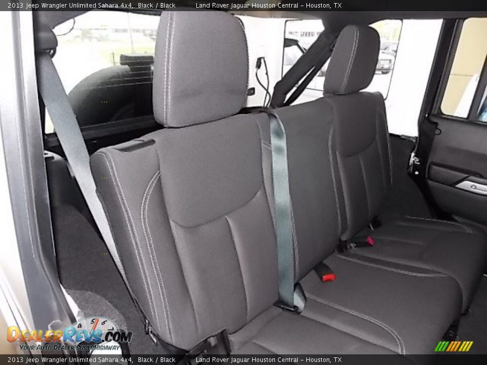 2013 Jeep Wrangler Unlimited Sahara 4x4 Black / Black Photo #23