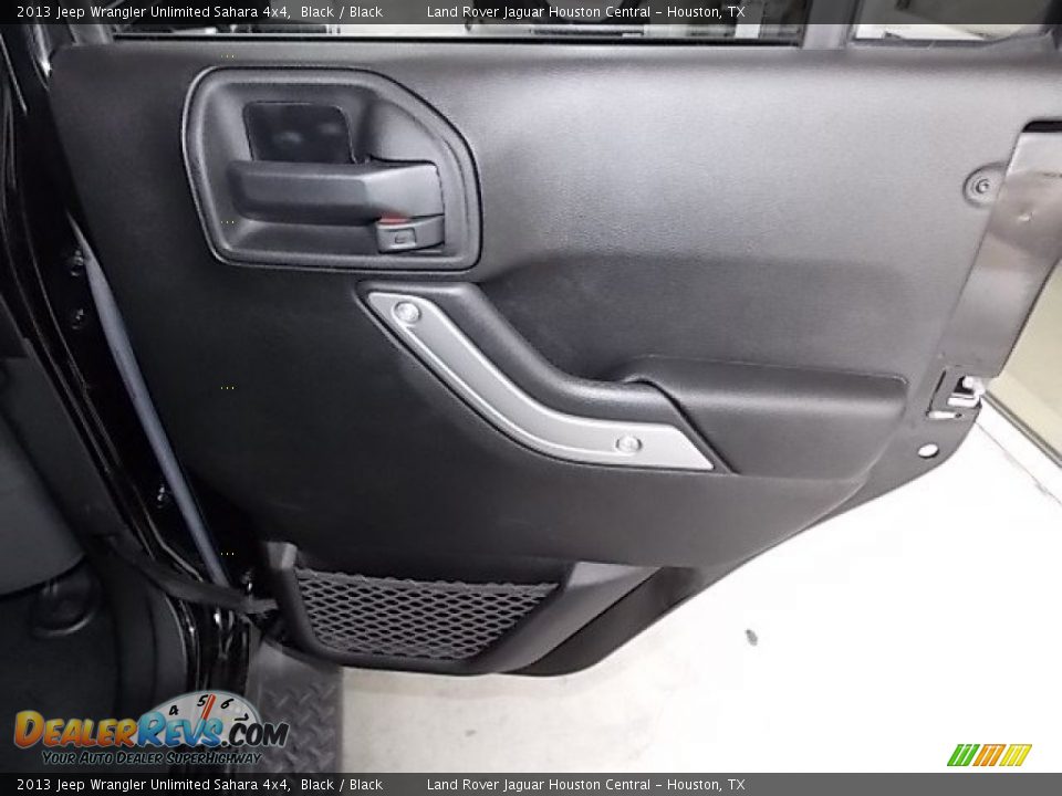 2013 Jeep Wrangler Unlimited Sahara 4x4 Black / Black Photo #24