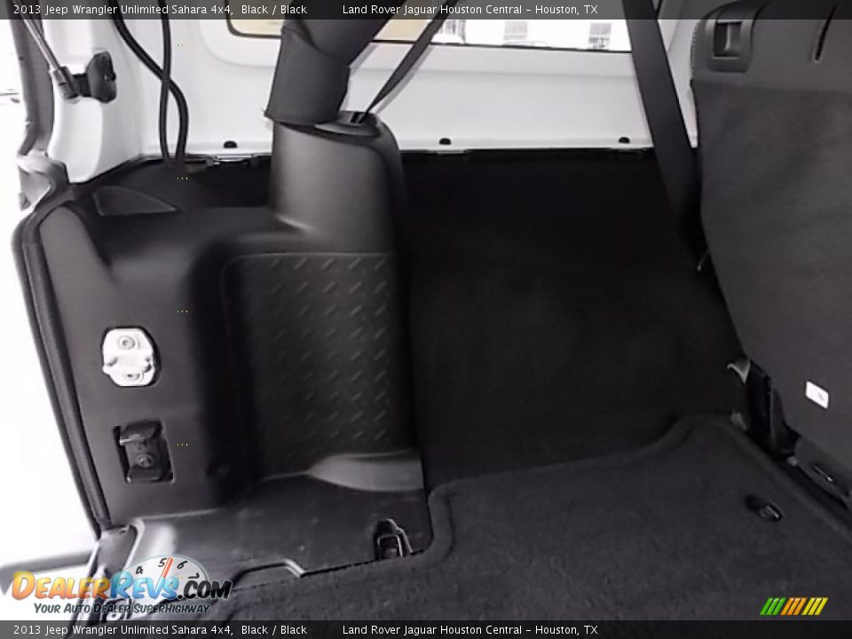 2013 Jeep Wrangler Unlimited Sahara 4x4 Black / Black Photo #27