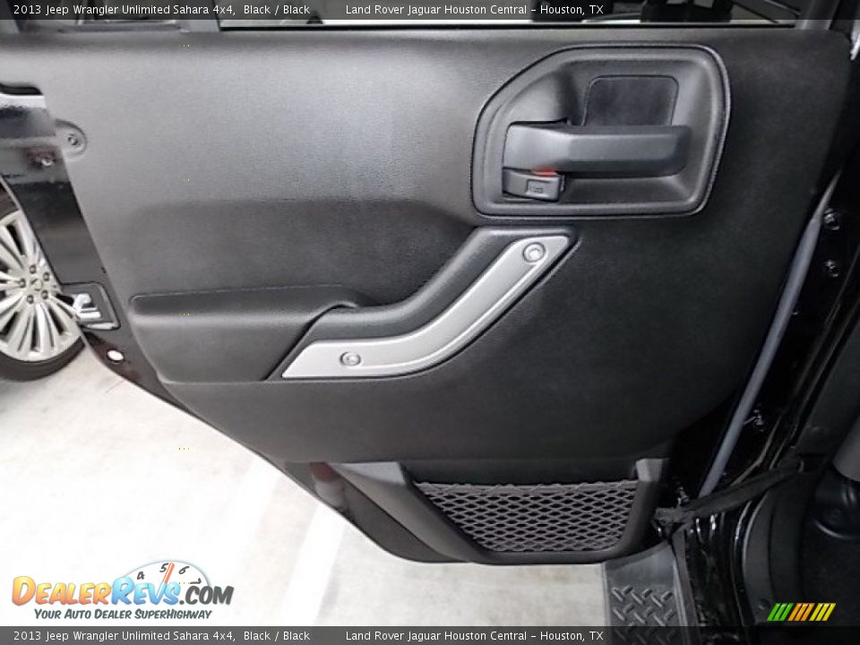 2013 Jeep Wrangler Unlimited Sahara 4x4 Black / Black Photo #31