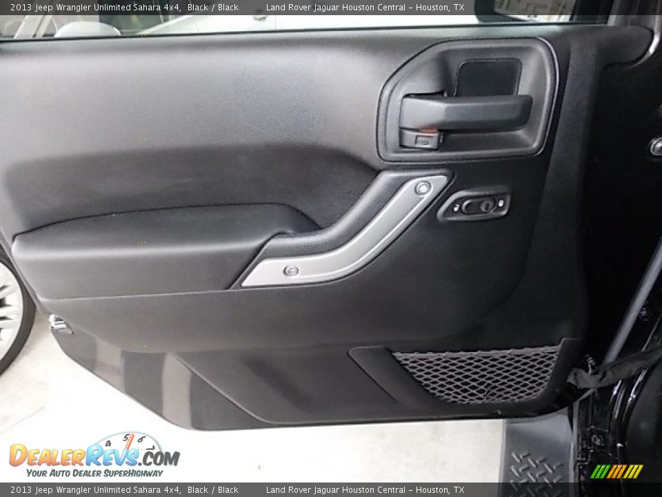 2013 Jeep Wrangler Unlimited Sahara 4x4 Black / Black Photo #35