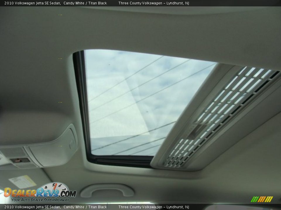 2010 Volkswagen Jetta SE Sedan Candy White / Titan Black Photo #15