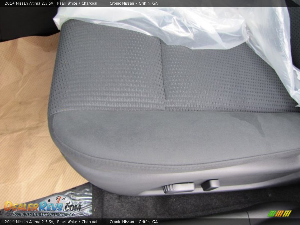 2014 Nissan Altima 2.5 SV Pearl White / Charcoal Photo #10