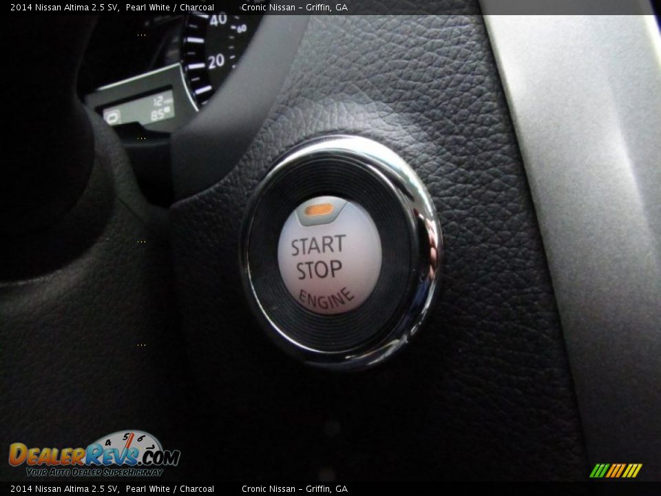 2014 Nissan Altima 2.5 SV Pearl White / Charcoal Photo #15
