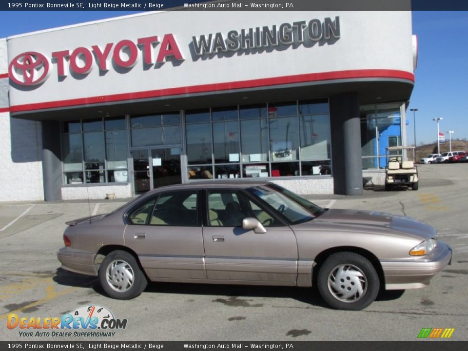 1995 Pontiac Bonneville SE Light Beige Metallic / Beige Photo #2