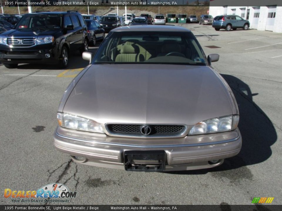 1995 Pontiac Bonneville SE Light Beige Metallic / Beige Photo #3