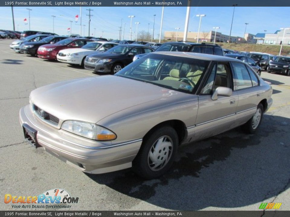 1995 Pontiac Bonneville SE Light Beige Metallic / Beige Photo #4